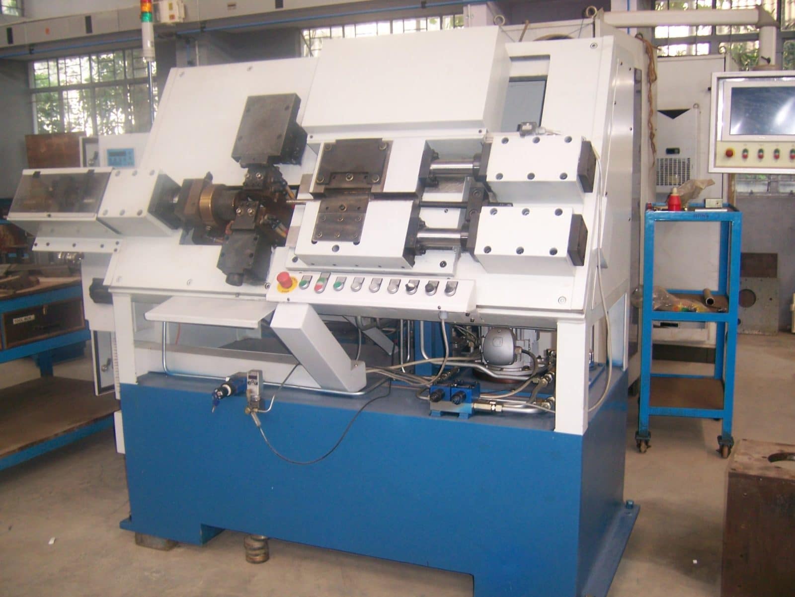 6T - Machine With built-in deflash, deflect and auto loading / unloading